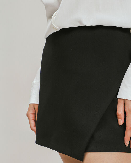 Short Falda Asimétrica